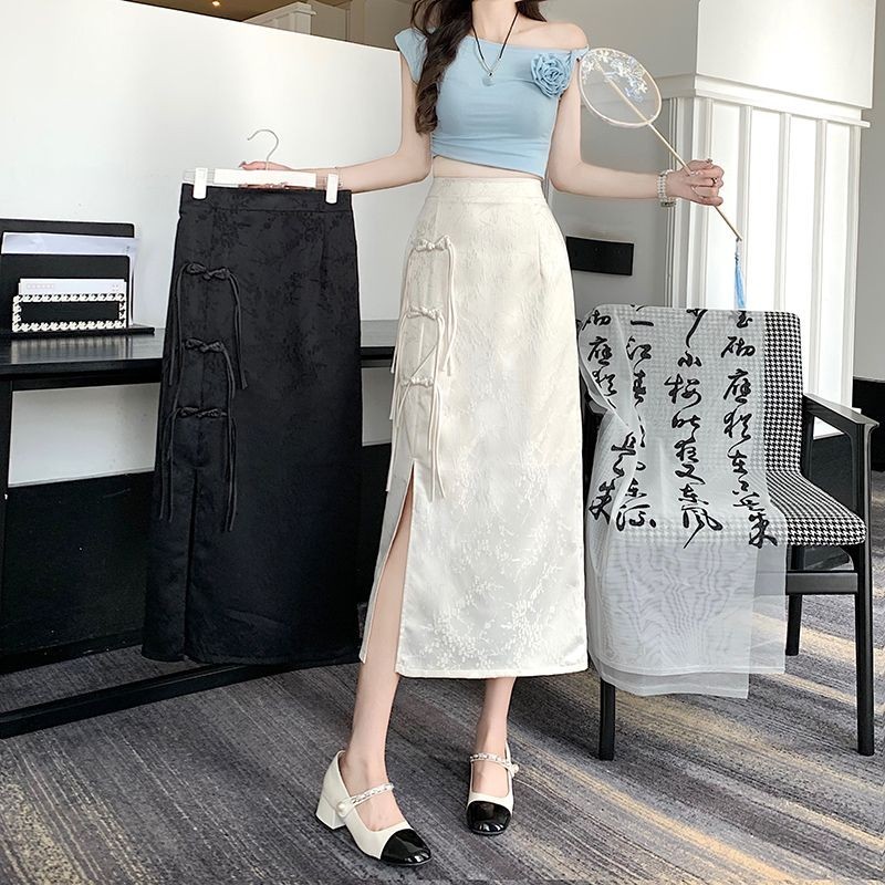 All-match Satin Retro Jacquard Buckle Classy Skirt 2024 สไตล์ใหม่เอวสูงความยาวกลางขั้นตอนเดียวกระโปรงแยก