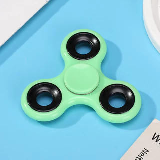 23 สี Vibrant Finger Spinner: Pocket-Sized ของเล่นหมุนความเร็วสูง, บรรเทาความเครียดและความวิตกกังวลลดสําหรับผู้ใหญ่, มีเสน่ห์การออกแบบที่มีสีสัน, 7x7x0.5 ซม.