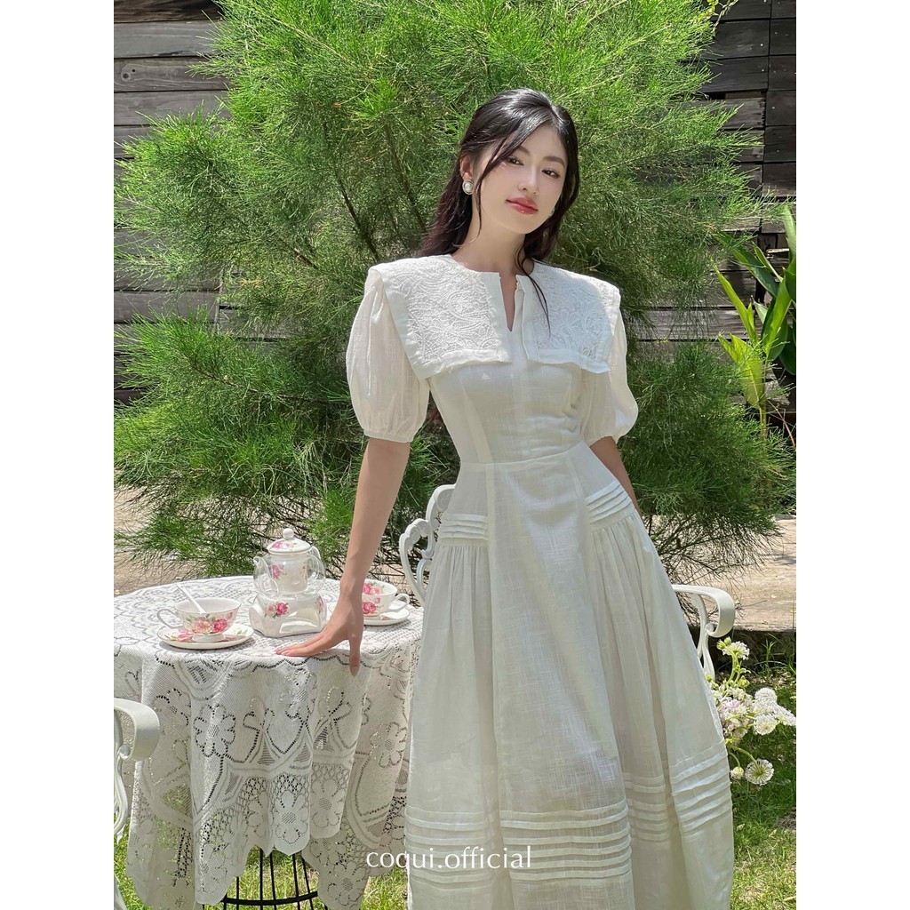 เดรสยาวเลดี้เรียบหรู คอปกลูกไม้ SWAN DRESS - COQUI