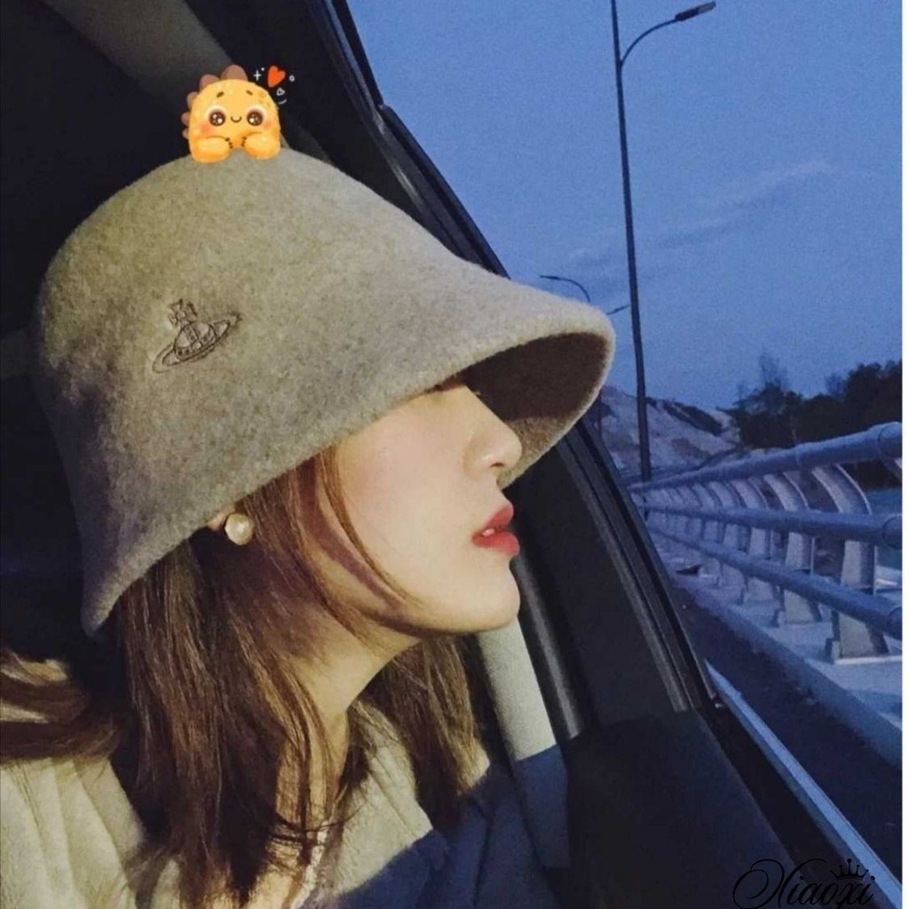 Viviennewestwood VivienneWestwood หมวก Saturn ปัก Beret หญิงฤดูใบไม ้ ร ่ วงฤดูหนาวขนสัตว ์ แสดงใบหน ้ าขนาดเล ็ ก Retro จิตรกรหมวกฤดูหนาว