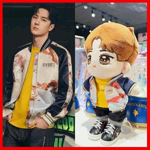 ชุดตุ๊กตา 20cm 10cm ในสต็อก15/20cm Wang Yibo เสื้อเบสบอลแบบเดียวกับเสื้อผ้าเด็ก EVISU กางเกงพิมพ์ลายดอกไม้ธรรมะรุ่นใหม่ M
