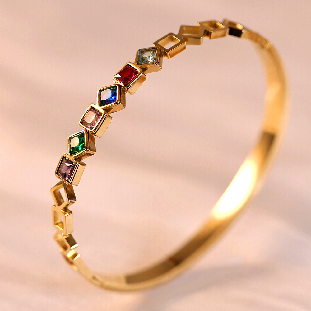 เพชรไทเทเนียมเหล็กผู้หญิง Non-Fading เครื่องประดับหรูหราทุกวัน High-End Electroplating Gold สร้อยข้อมือเหล็กไทเทเนียมของขวัญที่ดีที่สุดสําหรับสุภาพสตรี
