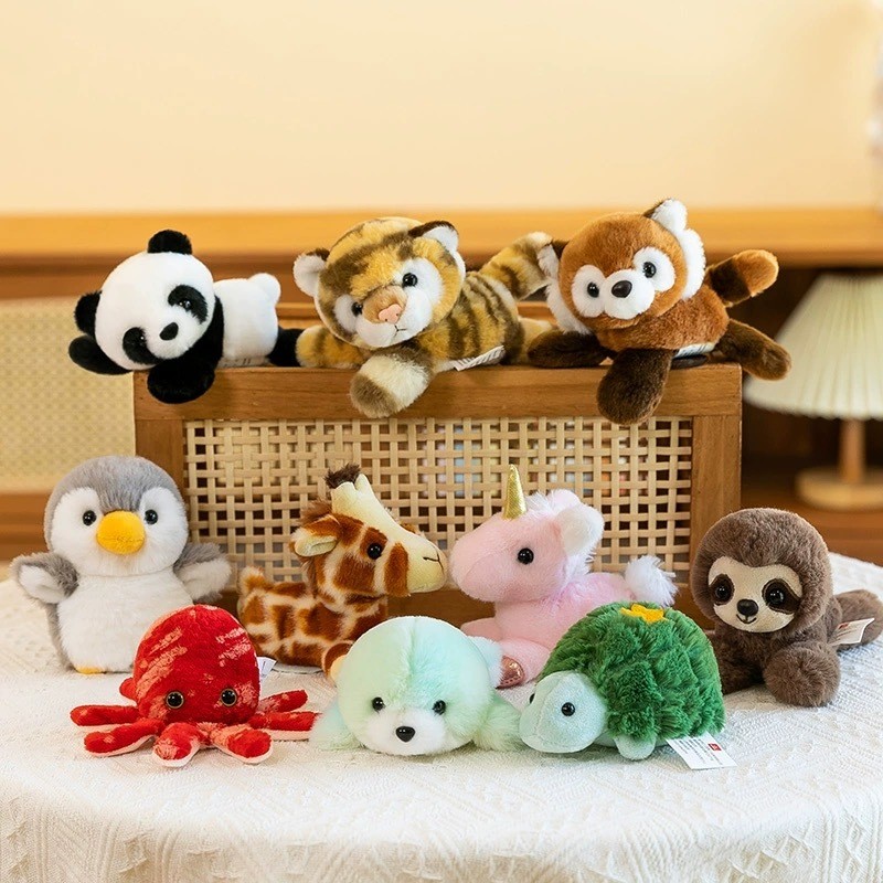 【พร้อมส่ง】ของขวัญฮาๆ ตุ๊กตา ปลอกข้อมือ ตุ๊กตา ตุ๊กตาแม่เหล็กติดไหล่ตุ๊กตาแพนด้า สลอธ ยีราฟ แรคคูน เพนกวิน ตุ๊กตาเสือที่ยืนได้