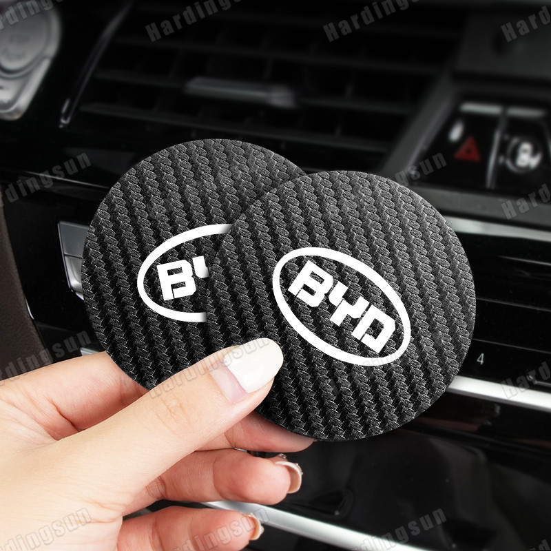 2 PC รถ Badge ถ้วยน้ํา Anti-slip Pad ผู้ถือขวด Coaster Auto ภายในสําหรับ BYD M6 G3 G5 T3 F3 I3 F0 F6