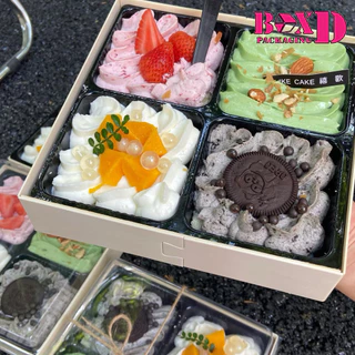 กล่องกระดาษแข็งขึ้นรูป สีขาว 4ช่องพลาสติกฐานสีดำฝาใส มี3ขนาด 18-14-12 ซม. แพค10ชุด AA27