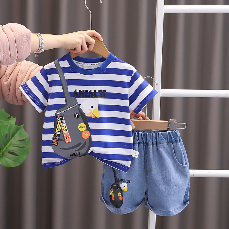 เสื้อยืดแขนสั้นลําลอง กางเกงขาสั้น ลายทาง แฟชั่นฤดูร้อน สําหรับเด็กผู้ชาย สองชิ้น