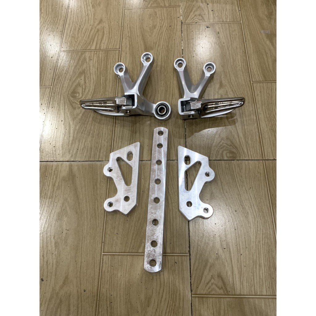 พักเท้าหลัง Exciter 150 raider