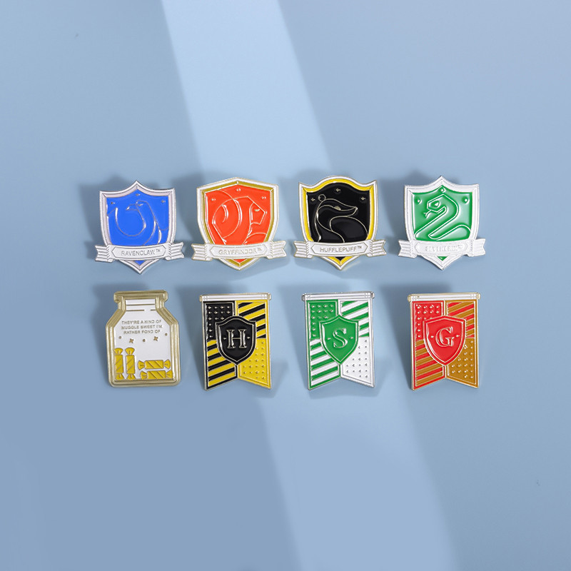 การ์ตูน Magic Academy Harry Pins เข็มกลัด Magic Witch ภาพยนตร์เข็มกลัด Anime Witchcraft Shield Pin Badges เครื่องประดับของขวัญสําหรับเพื่อน