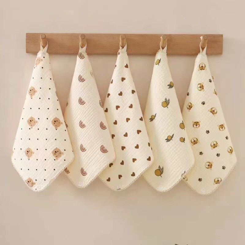 ผ้าเช็ดหน้า4 ชั้น ขนาด25cm มีที่แขวงผ้าเช็ดปาก เนื้อผ้านุ่มมม ลายน่ารัก