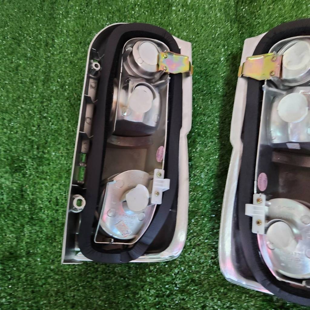 ไฟท้าย รถตู้ หัวจรวด hiace 1989 1992 1994 1996 1998 2000 2002 2004 ทรง super custom ลายโดนัท - รูปที่ 3