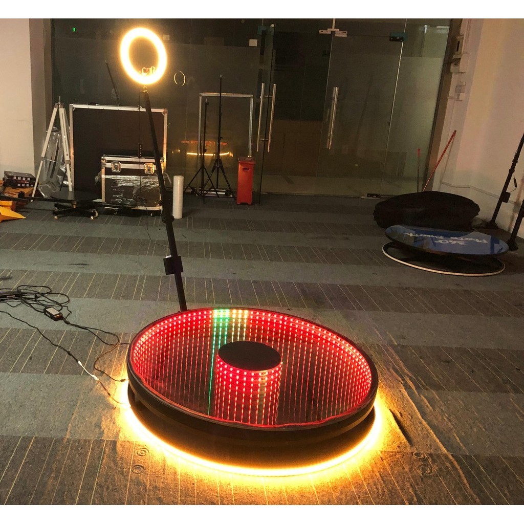 Magic การดําเนินงานอัจฉริยะ 360 Photo Booth 360 องศาช้า Motion หมุน Photobooth O1WX