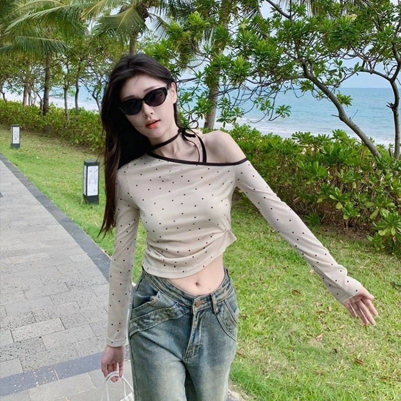 จัดส่งในกรุงเทพฯ ฤดูร้อนเซ็กซี่รั่วไหลไหล่ออกแบบลายจุดตกแต่งแขนยาวเสื้อยืดสำหรับผู้หญิง - รูปที่ 2