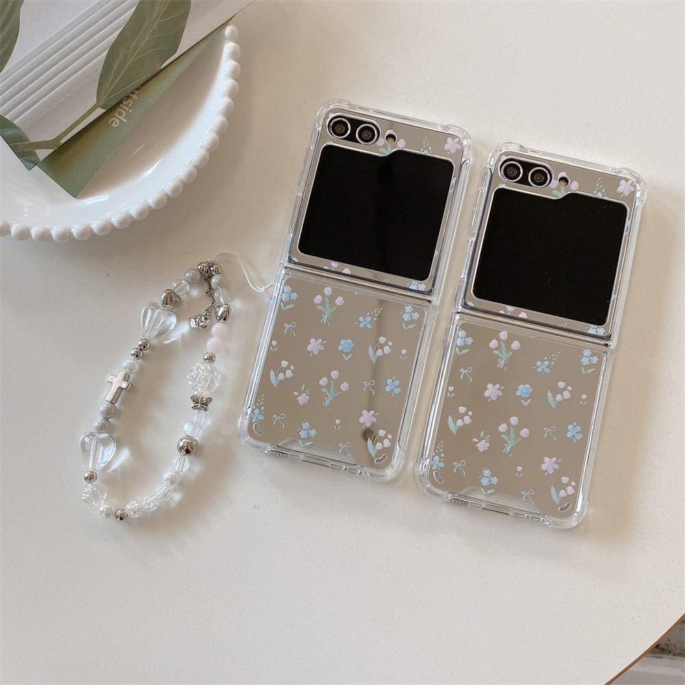 กระจกแต่งหน้าเคสโทรศัพท์สําหรับ Samsung Galaxy Z Flip 5 4 3 6 กรณีหรูหรากันกระแทก Slim hard Cover Flip5 น่ารักดอกไม้ขนาดเล็ก hard PC พร้อมสร้อยข้อมือ