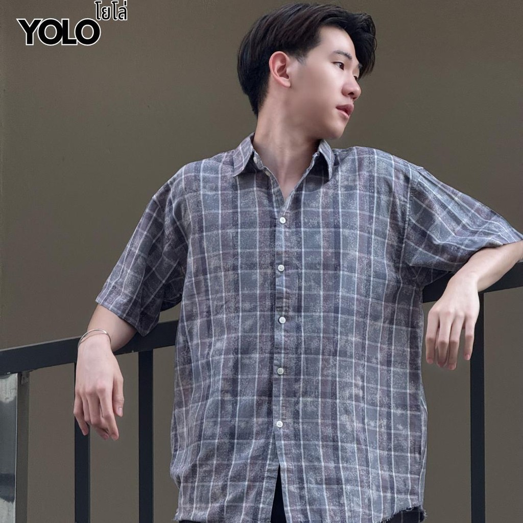 YOLO เสื้อเชิ้ต OVERSIZE เสื้อเชิ้ต เชิ้ตแขนสั้น ลายสก็อต แขนสั้น สีดำ 3959