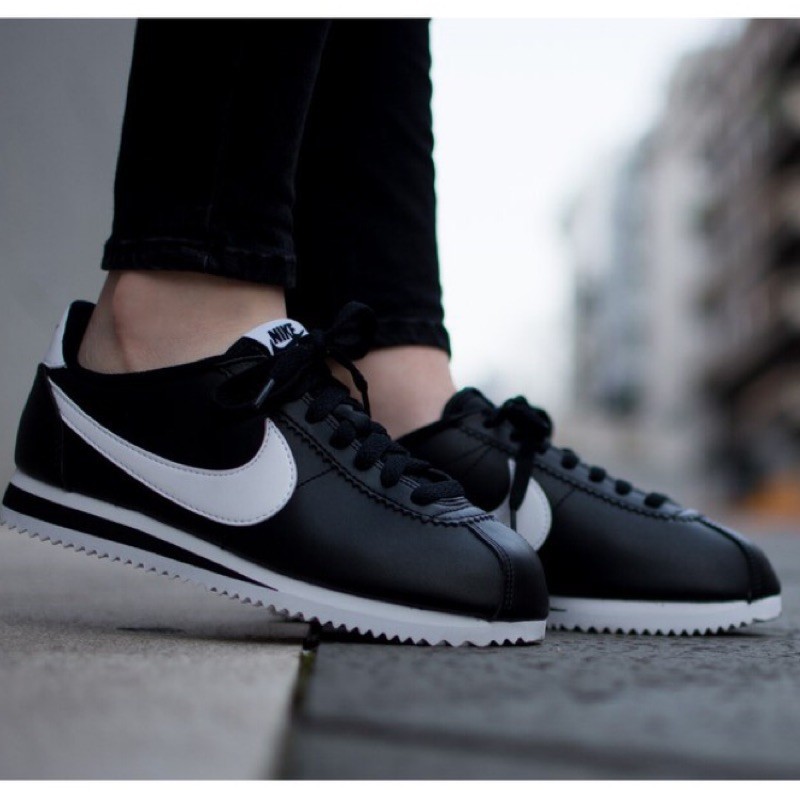 ข้อเสนอพิเศษ Nike Classic Cortez Black White Leather Forrest Gump Classic Men Women Couple Jogging W