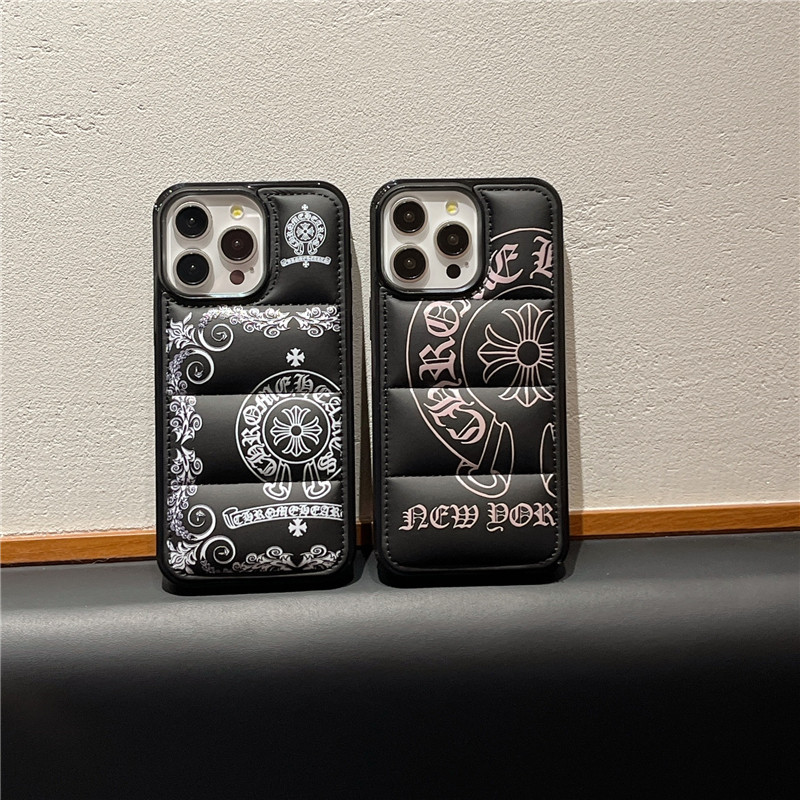 คลังสินค้าพร้อมchrome Hearts Saddle3D Puffer IPhone CaseสําหรับIPhone 16 Pro Max 12 13 14 15 Pro Maxแฟชั่นหรูหราผ้าฝ้ายที่เต็มไปด้วยลงแจ็คเก็ตนุ่มฝาครอบโทรศัพท์ความต้านทานแรงกระแทกปลอก