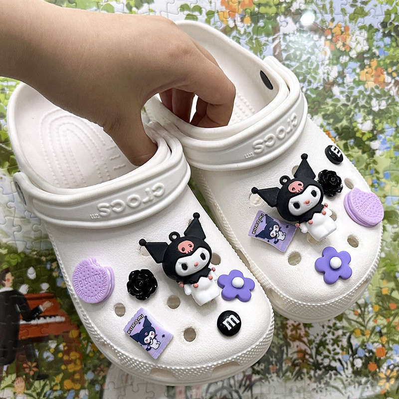 การ์ตูนอะนิเมะ Sanrio Jibbits ชุด Melody ออกแบบอุปกรณ์เสริม Kuromi รองเท้า Charms HelloKitty ออกแบบ Jibits สําหรับผู้หญิงรองเท้าหัวเข็มขัดตกแต่ง