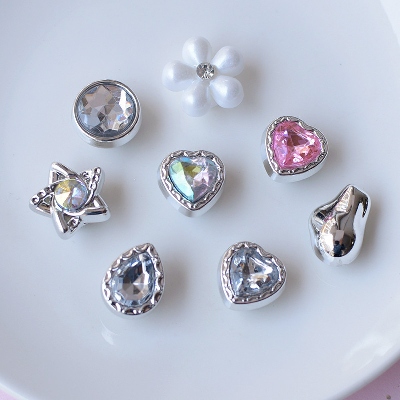 1pcs ดอกไม้มุก Electroplated Love เพชรตกแต่งหัวเข็มขัด DIY Jibitz INS รองเท้า Accessorie น่ารักอุปกรณ์เสริมรองเท้าหัวเข็มขัดตกแต่ง