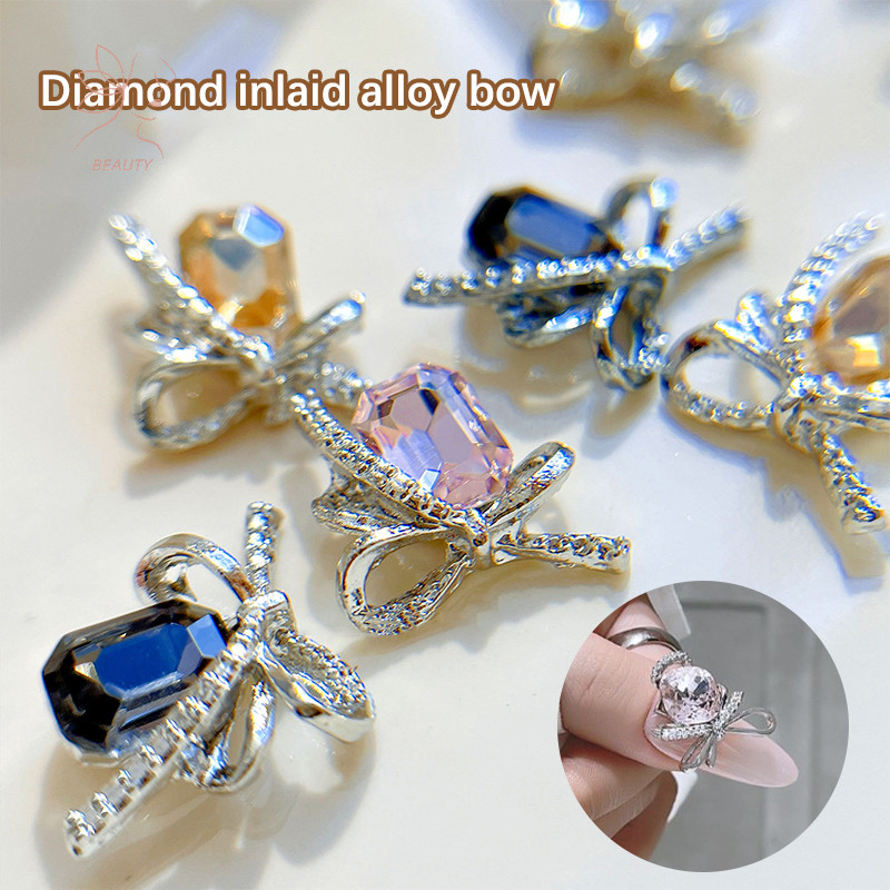 [maybeauty] 4pcs คริสตัล Bow Shine เล็บเพชรสามมิติเล็บ Paing ตกแต่งอุปกรณ์เสริมเล็บแพทช์ร้านทําเล็บ DIY {TH}