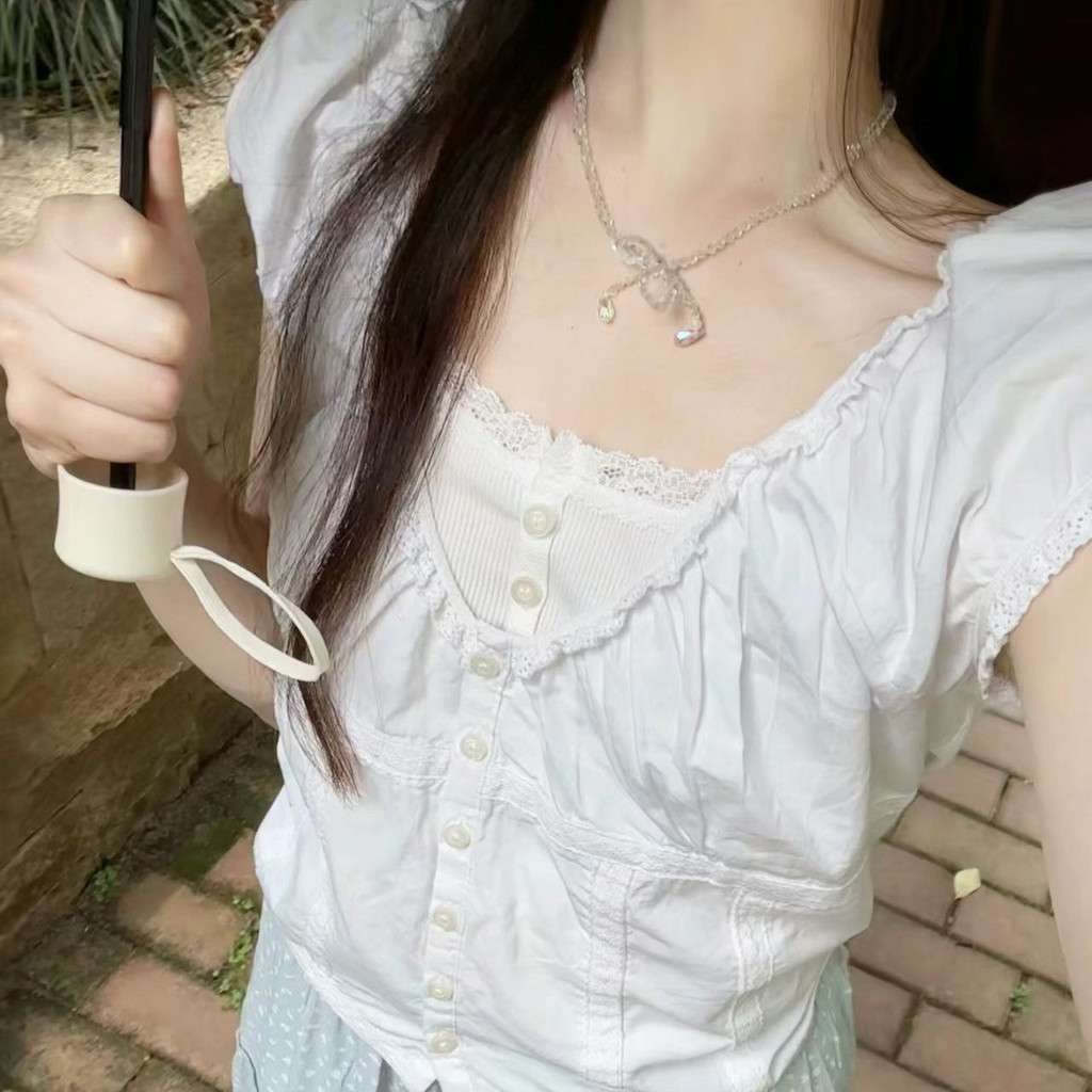 ชุดเดรสผ้าพันแผลคอวีสไตล์ฝรั่งเศส บีเอ็ม เสื้อคาร์ดิแกนแขนสั้นแขนพัฟสีขาวสั้นหวานและเผ็ดด้านบนฤดูร้อน