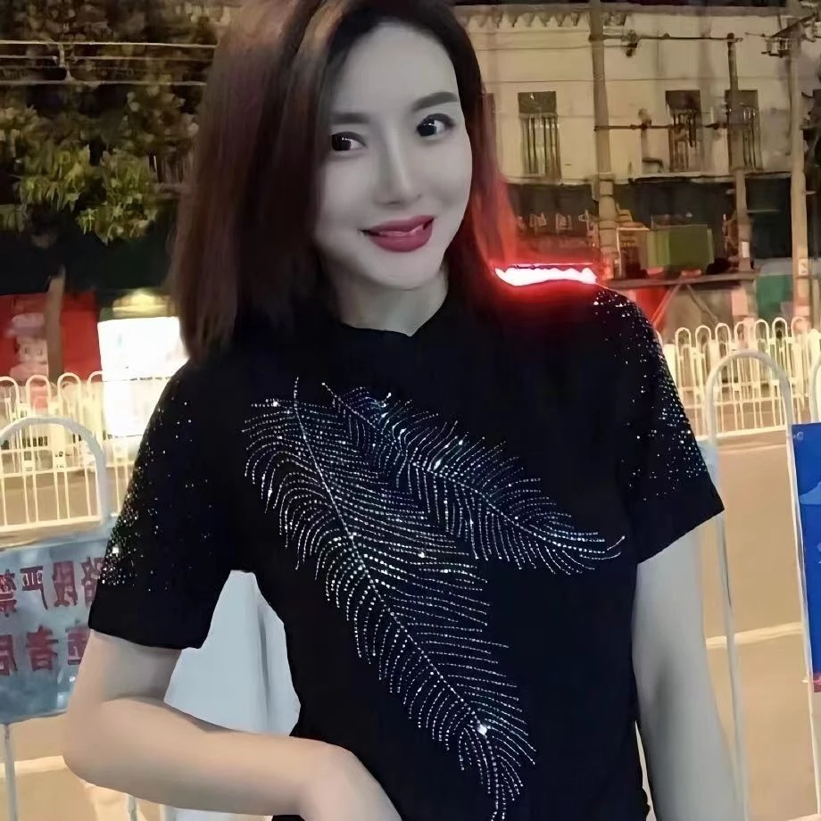 เสื ้ อยืดแขนสั ้ นประกายพร ้ อมคอกลม เสื ้ อขนาดใหญ ่ เพชรร ้ อนอุตสาหกรรมหนักบางและบาง