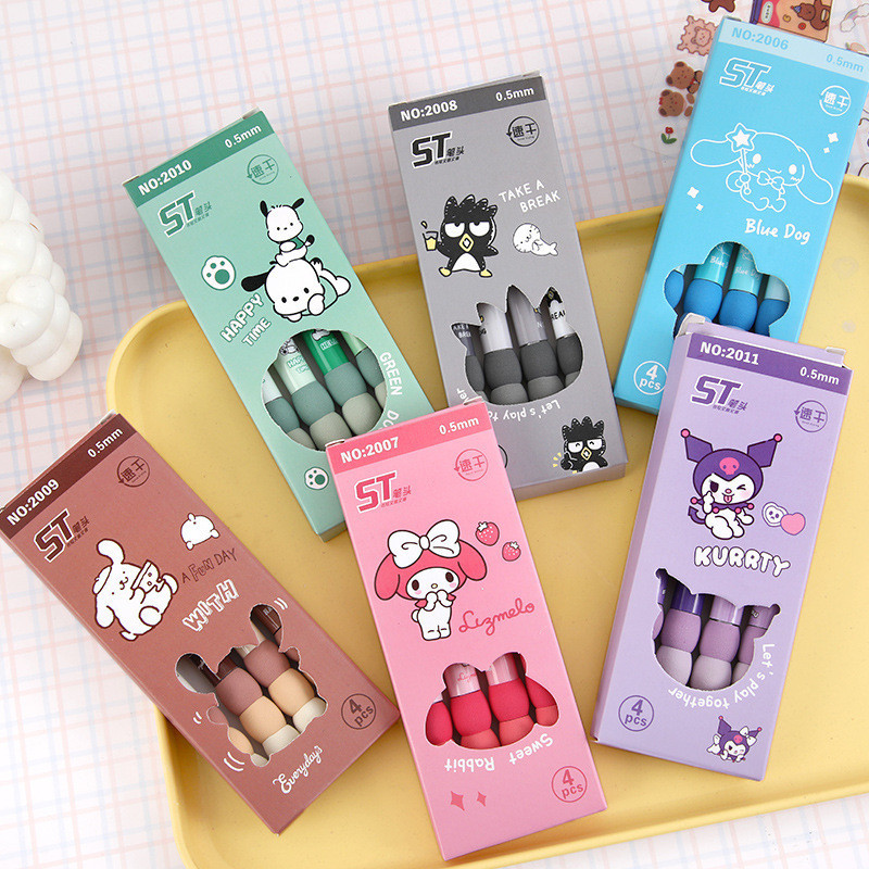 4 ชิ้นการ์ตูน Sanrio ปากกาเจลชุดนักเรียนฟองน้ํานุ่มพิเศษปากกา Grip ปากกาหมึกแห้งเร็ว ST เคล็ดลับปากกาสํานักงานปากกาลายเซ็น