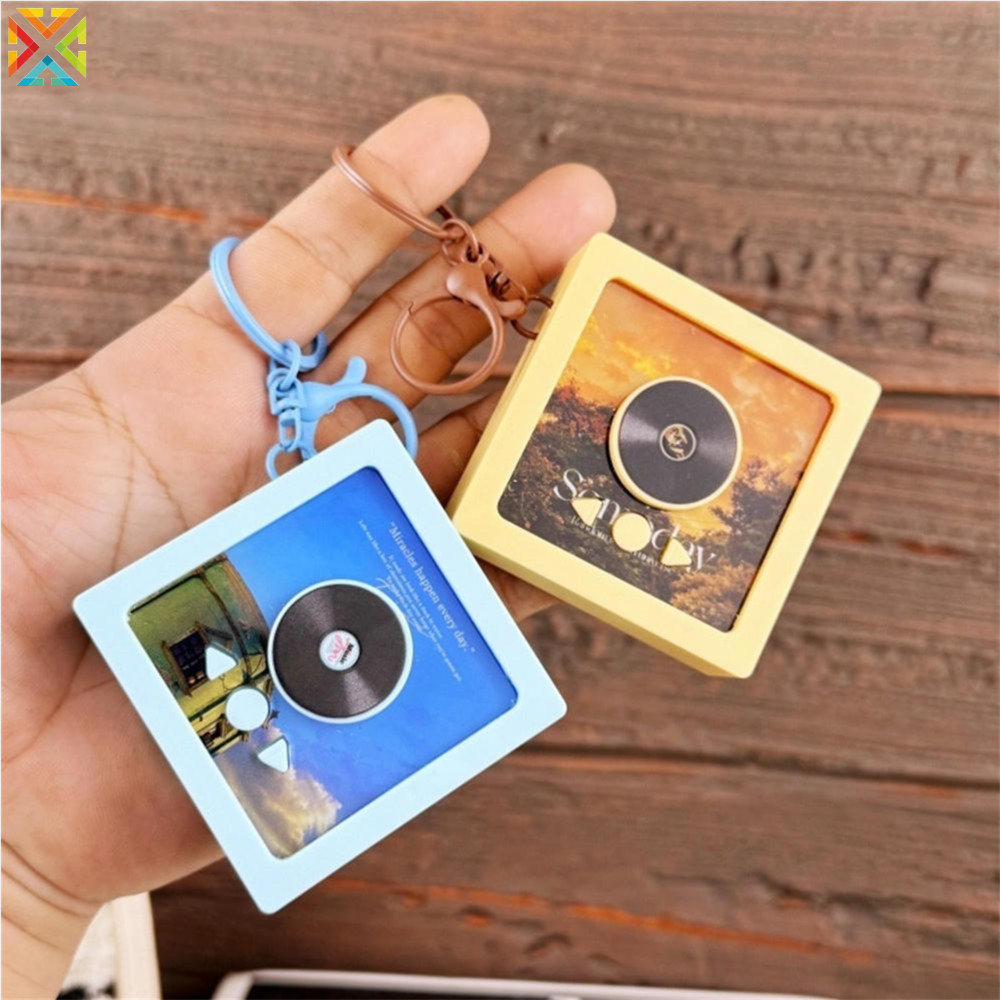มินิบันทึกซีดีกล่องอัลบั้มพวงกุญแจสามารถบันทึกและเล่นเพลงสนุกกล่องดนตรีจี้คู่ถุงของขวัญจี้สําหรับแฟน
