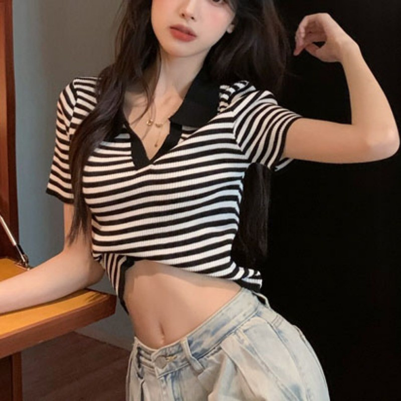 ท็อปเสื้อยืดแขนสั้นลายทางคอโปโลสำหรับผู้หญิง ดีไซน์แบบครอป นิชถัก ร้อนแรง Guanma Note Oh Huan HK8O 4