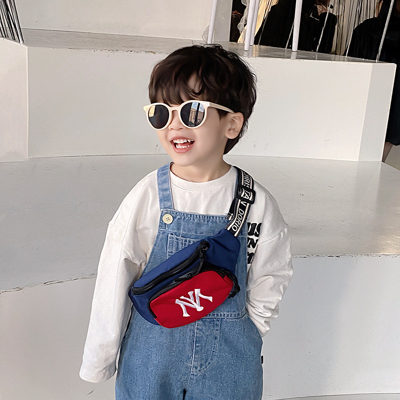 Amila กระเป๋าคาดหน้าอกแฟชั่นสไตล์เกาหลีส่วนบุคคลอินเทรนด์ Cool Letter เด็ก Casual All-Match Crossbody กระเป๋าไนลอน