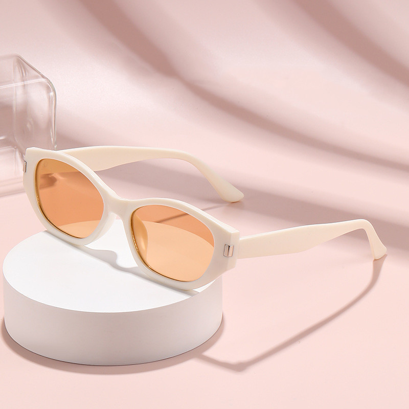 แว่นกันแดดกรอบแคบใหม่ย้อนยุคกรอบเล็กถ่ายภาพถนนอินเทอร์เน็ตคนดังแว่นกันแดดสไตล์เดียวกัน - รูปที่ 7