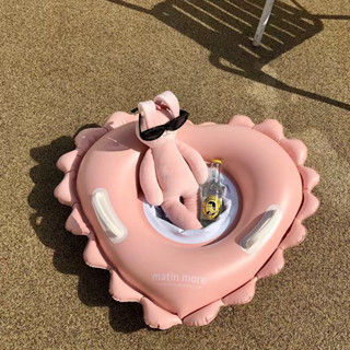 ฤดูร ้ อนทารกรักที ่ นั ่ งว ่ ายน ้ ํา Pink Lifebuoy