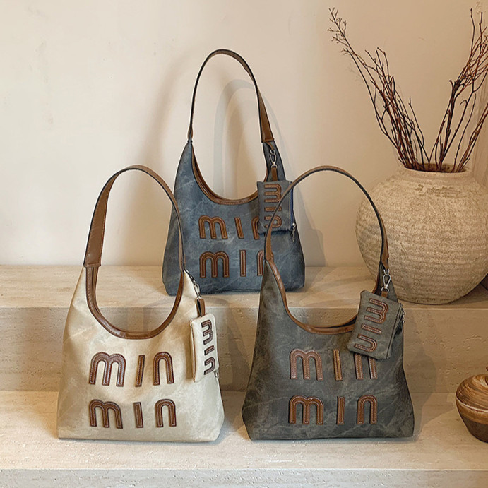 BM-shop: กระเป๋าสะพายข้างใบใหญ่-สไตล์แฟชั่น-ใส่ของได้เยอะ-กระเป๋าตังค์เล็กแถมให้XP319
