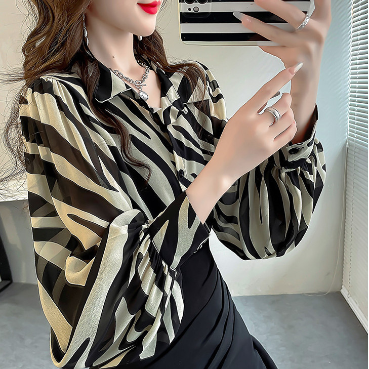จัดส่ง 24 ชั่วโมง เสื้อเชิ้ต ผ้าชีฟอง โปร่งแสง พิมพ์ลาย ทรงหลวม พลัสไซซ์ สําหรับผู้หญิง