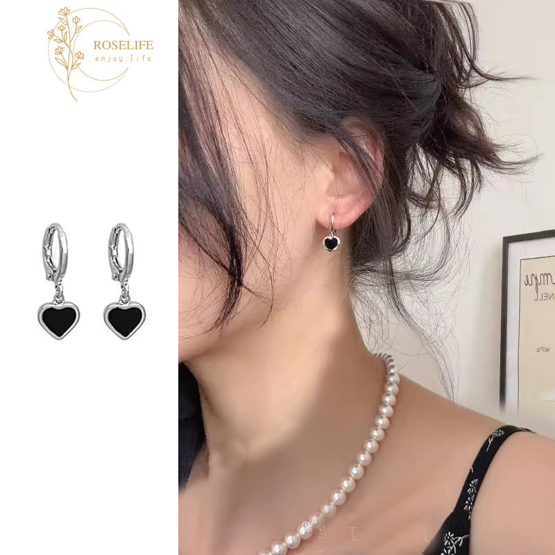Roselife Sweet Cool Black Heart Circle เจาะต ่ างหูสําหรับสาว Hypoallergenic หูเครื ่ องประดับอุปกรณ ์ เสริม