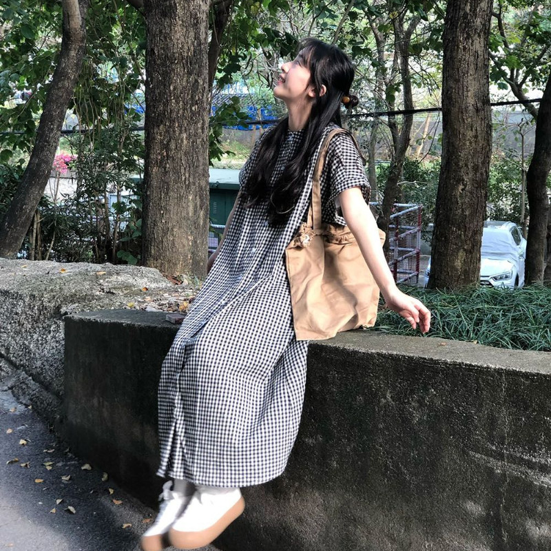 IELGY สไตล์ญี่ปุ่นแขนสั้นลายสก๊อตชุดผู้หญิงหลวมกลางความยาวแฟชั่นเสื้อชุด - รูปที่ 2