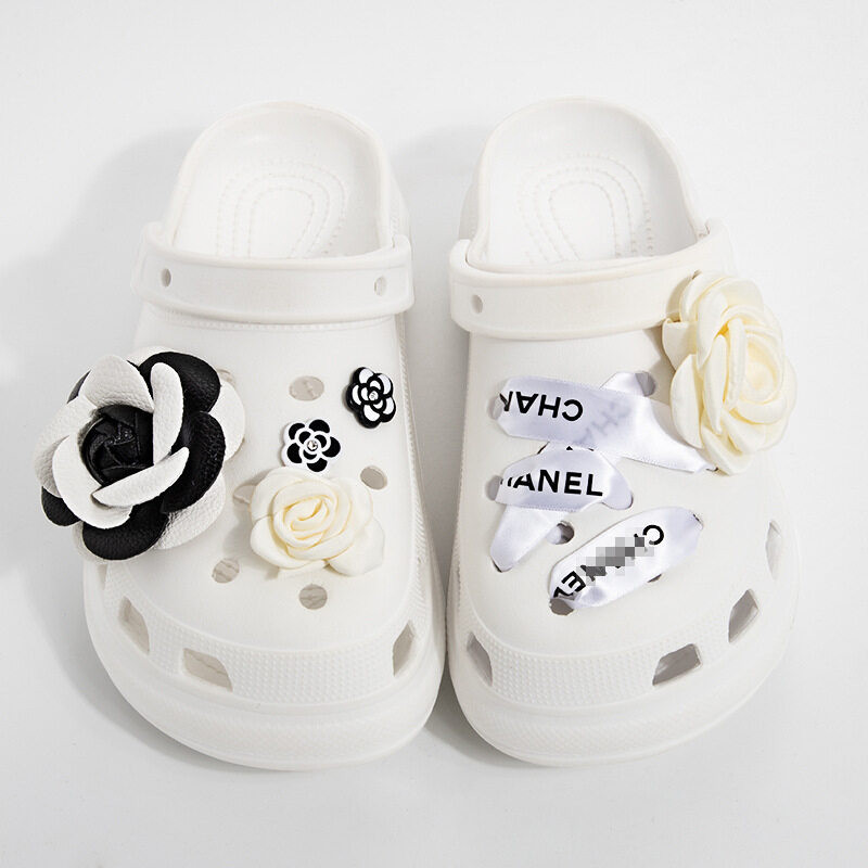 Crocs Jibbitz Charms รองเท้าอุปกรณ์เสริม Camellia ดอกไม้รองเท้าหัวเข็มขัดตกแต่งรองเท้าที่ถอดออกได้ตกแต่งสําหรับ Crocs