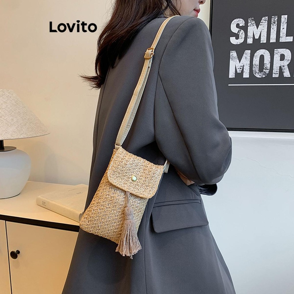 Lovito กระเป๋าโทรศัพท์มือถือวันหยุดธรรมดาแบบลําลองพร้อมกระเป๋าเสน่ห์พู่ฟางสําหรับผู้หญิง  LFA65035