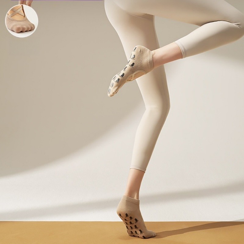 Dualswish Anti Slip ถุงเท้าโยคะระบายอากาศและดูดซับเหงื่อของผู้หญิงมืออาชีพพร้อมสายรัดสั้นสําหรับฝึกซ้อมและถุงเท้าพิลาทิสกันลื่น - รูปที่ 6