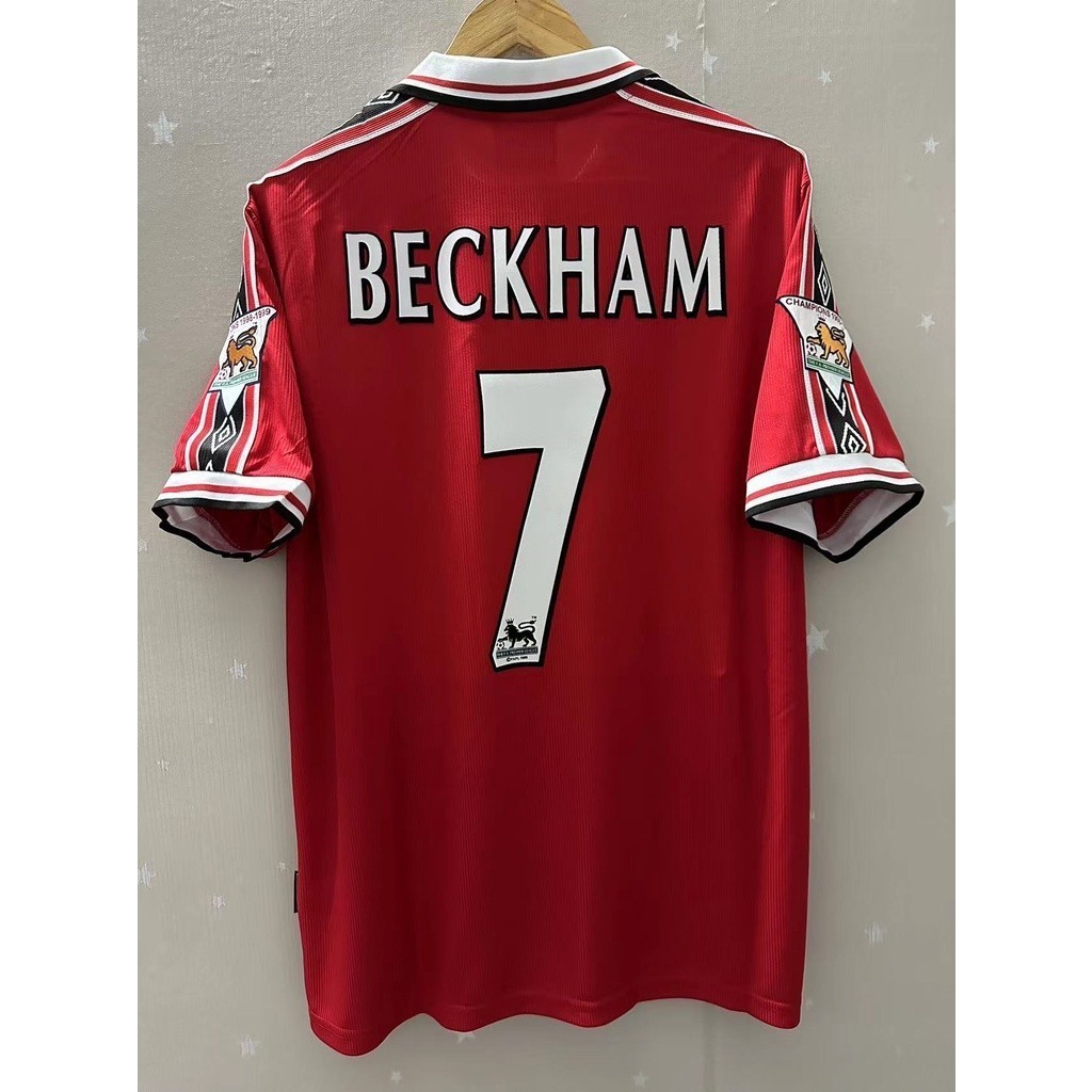 เสื้อกีฬาแขนสั้น ลายทีมฟุตบอล Manchester United BECKHAM SCHOLES SOLSKJAER 98 99 ชุดเหย้า คุณภาพสูง สไตล์เรโทร