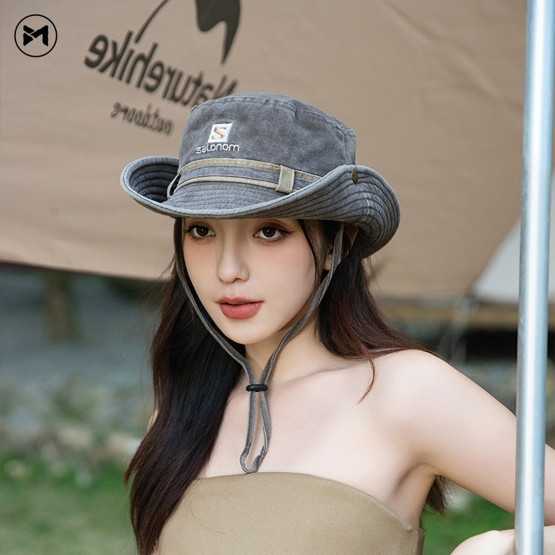 ปีนเขาตั้งแคมป์ฤดูร้อนเดินป่ากลางแจ้งแสงแดดชายและหญิงหมวกชาวประมง