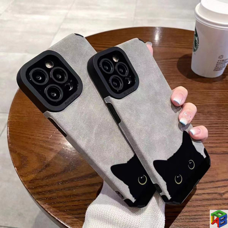 Big Eye Black Cat Apple 13 เคสโทรศัพท์ Iphone15/16promax 14plus รวมทุกอย่าง 12/11 6S/XR 7/8Plus Sheepskin Soft Case