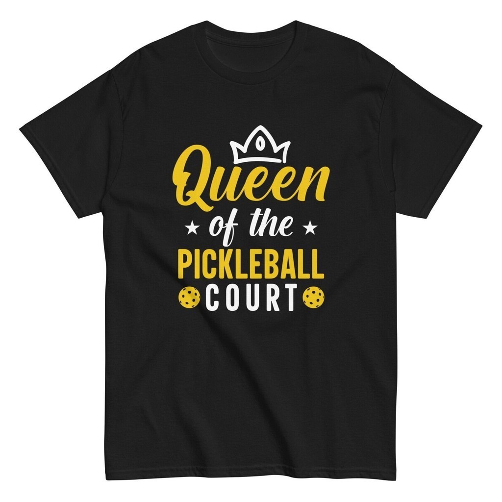 เสื้อยืด พิมพ์ลาย Queen Of The Pickleball ตลก สําหรับผู้เล่นพิกเกิลบอล