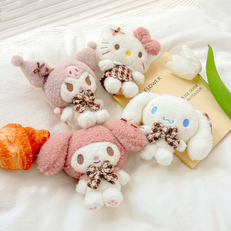 Sanrio Angel Series ตุ๊กตาตุ๊กตา My Melody Kuromi Cinnamoroll Mocha Grid bowknot Series Plushile พวง