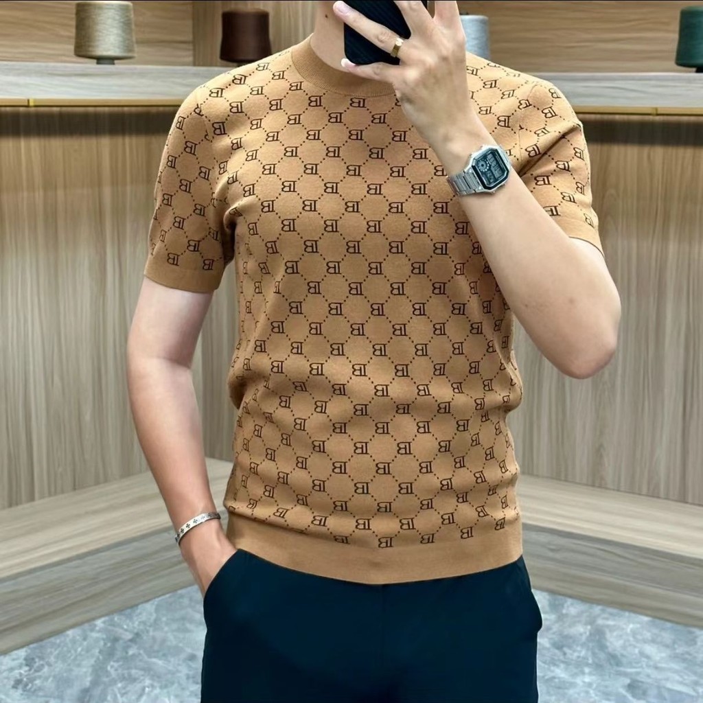 เสื้อยืดแขนสั้นผู้ชายสไตล์ใหม่ผู้ชายแฟชั่นเสื้อสเวตเตอร์ผ้าไหมน้ําแข็งเข้ารูป