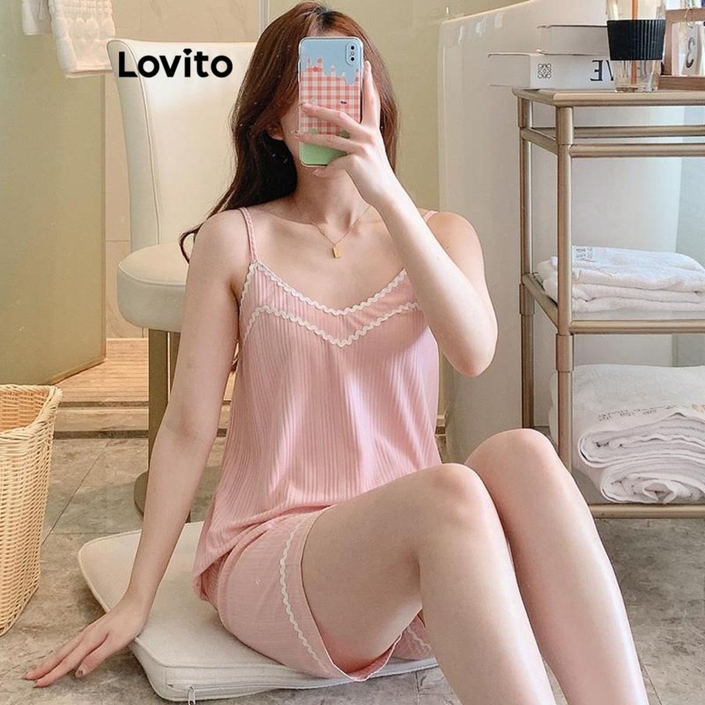 Lovito ชุดนอนผู้หญิง คอแต่งระบาย สีพื้น สไตล์ลำลอง LNE50296