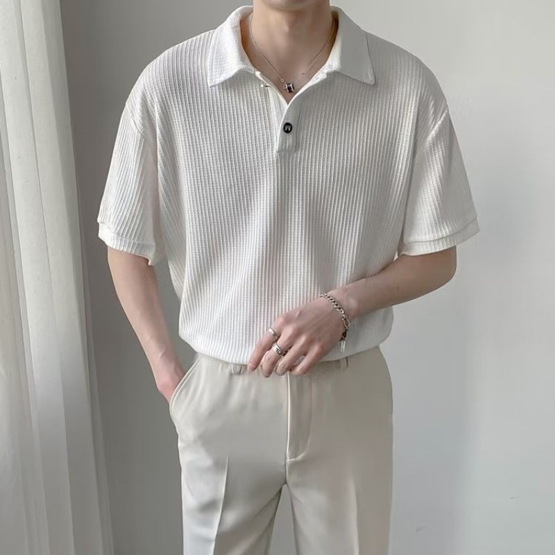 เสื้อโปโลผู้ชายคอปกระบายอากาศลายวาฟเฟิลสีขาวแฟชั่นฤดูร้อนสไตล์ธุรกิจเสื้อยืดผู้ชาย