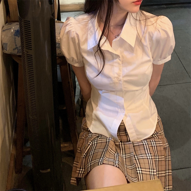 ออกแบบความรู้สึก Niche โปโลคอเสื้อสีขาวผู้หญิงฝรั่งเศสแขนสั้นเสื้อ