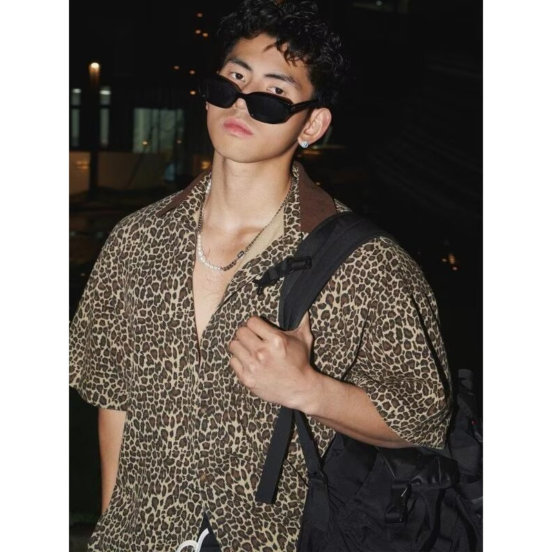 แขนสั้นผู้ชายเสือดาวพิมพ์อินเทรนด์ คนพาล และเสื้อหล่อ