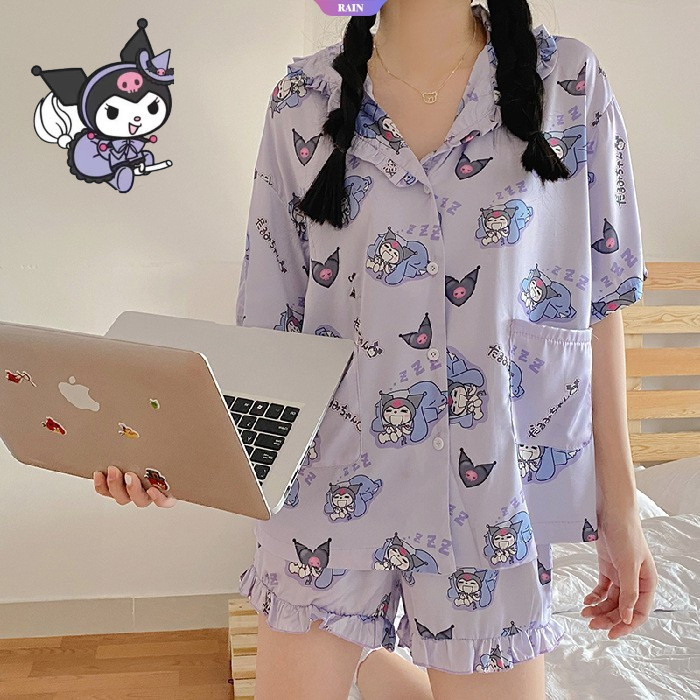 SANRIO ซานริโอ คุโรมิ ชุดนอนหญิงฤดูร้อนเวอร์ชั่นเกาหลีกางเกงขาสั้นแขนสั้นหลวมหน้าแรกสวมใส่สาวชุดนักเรียนการ์ตูนแอนิเมชั่น [รถไฟ]