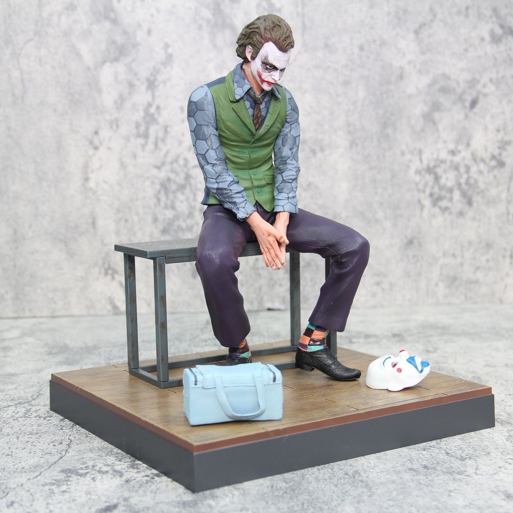 Gotham Clown DC Heath Ledger รูปอัศวินสีดํา Clown Suicide Squad joker ชุดตกแต่งรูปปั้น